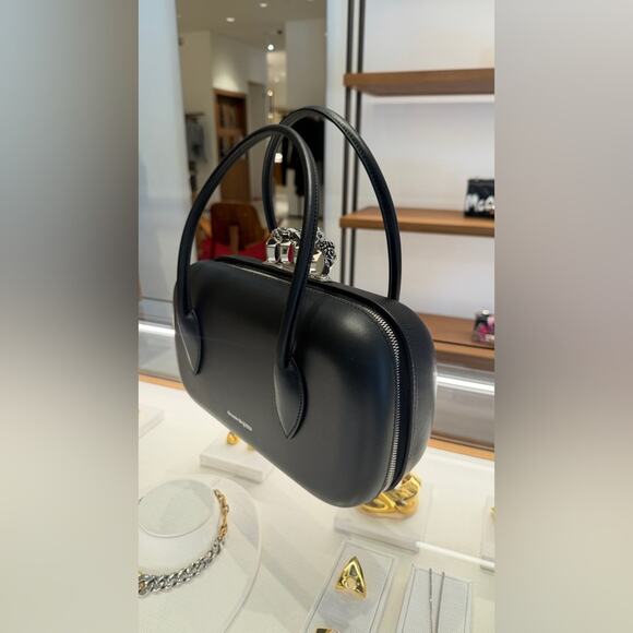 Alexander McQueen Women's The Reverse Clutch in Black WAS$3600 - Picture 4 of 10